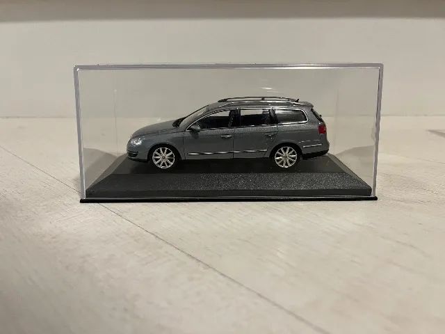 VW Passat B6 Variant 1:43 Minichamps Dealer Model Reflex Silver