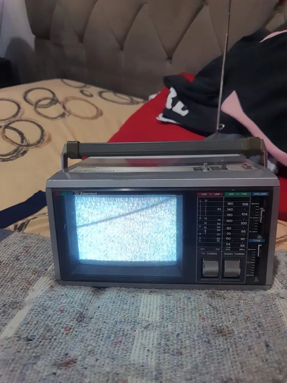 TV CRT Emerson PC5A AM FM - Foto 2