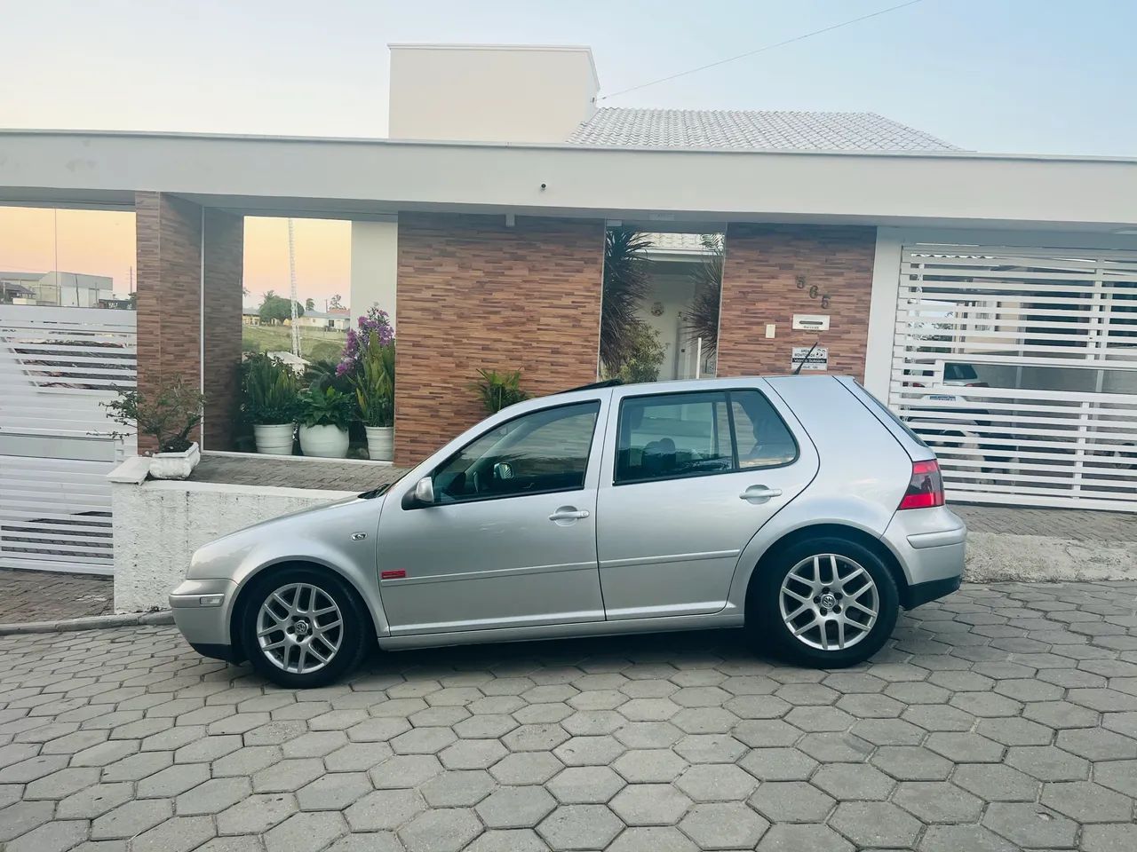 Volkswagen Golf GTI 1.8 MI 180/193cv Turbo 4P Mec. 2003