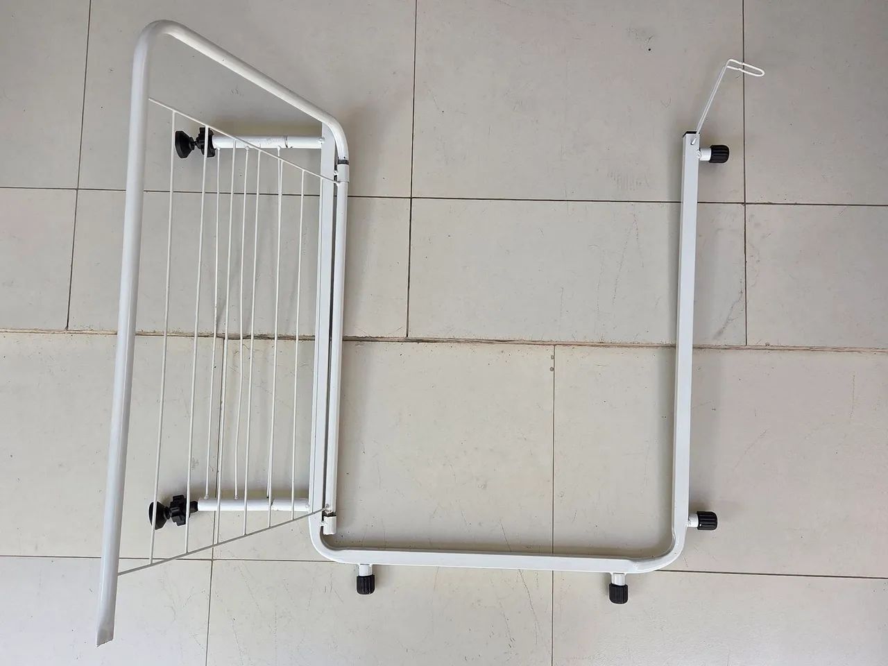 Dois cercado para cães 