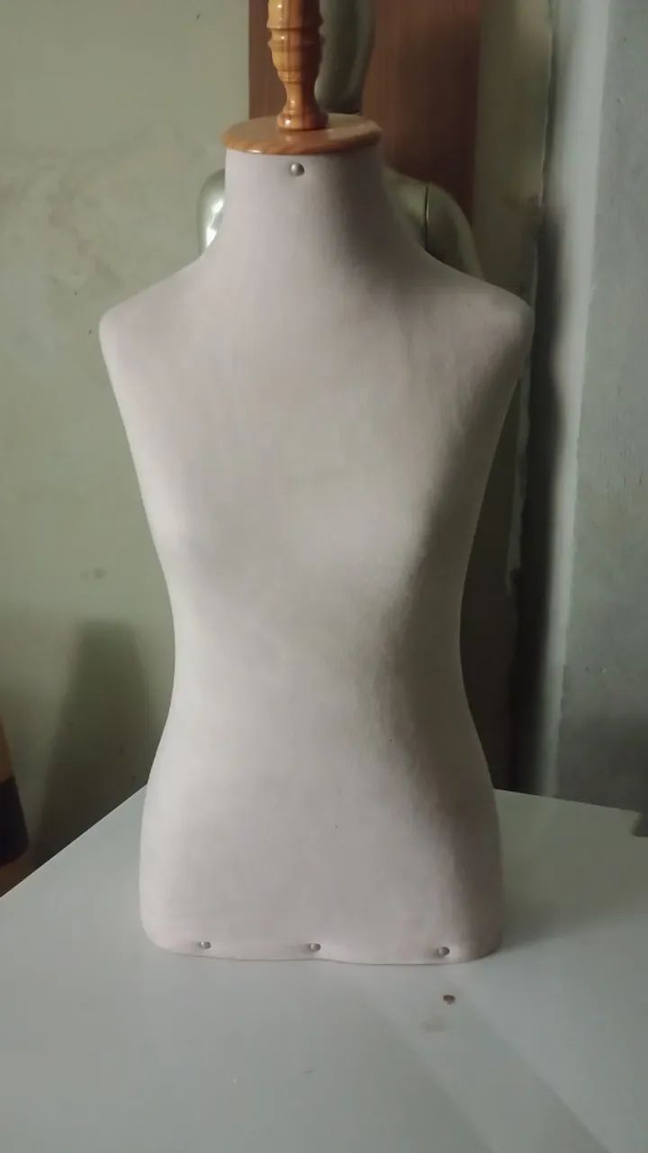 Manequim meio corpo para exposição 