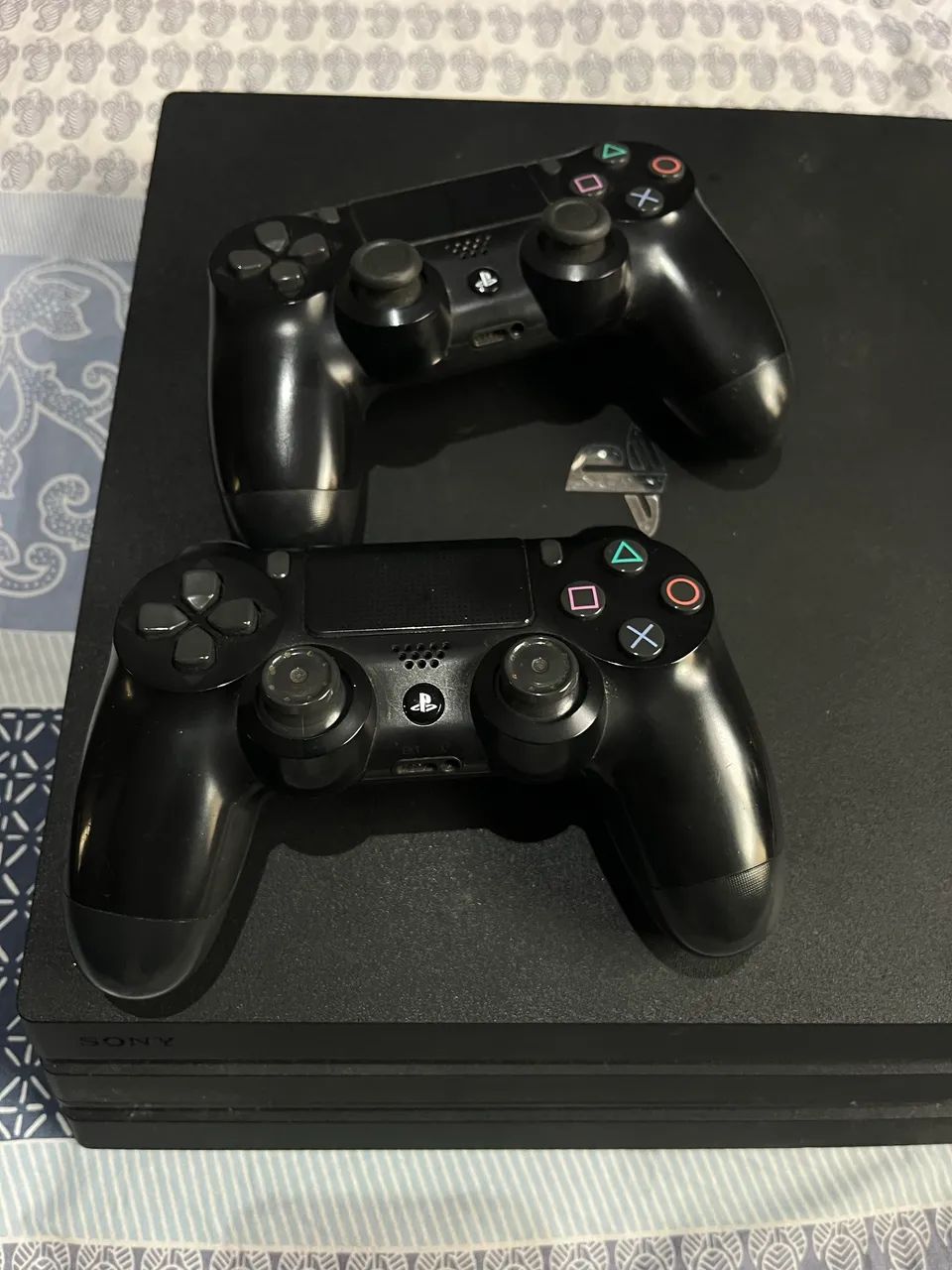 PS4 Pro + 9 Jogos | Impecável! Pouco Uso, Original e Completo - Pronto para Jogar - Foto 3