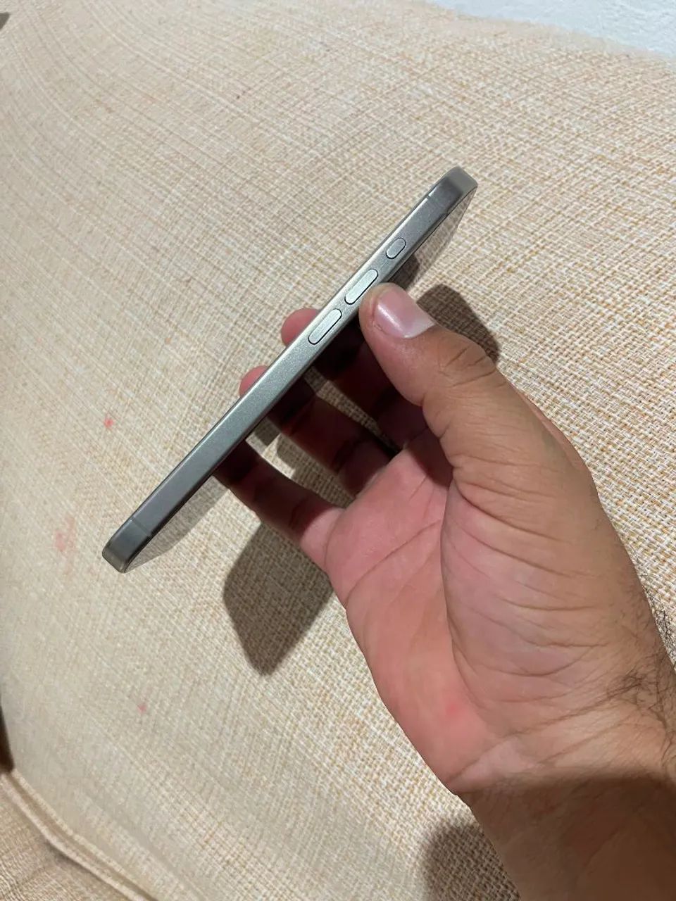 IPHONE 15 PRO SEMIZETOP TITANIUM 100% - Foto 3