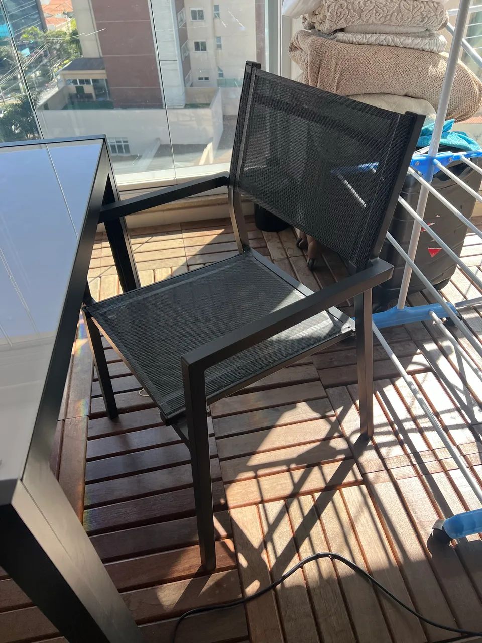 Mesa externa com vidro temperado + 6 cadeiras - Foto 4