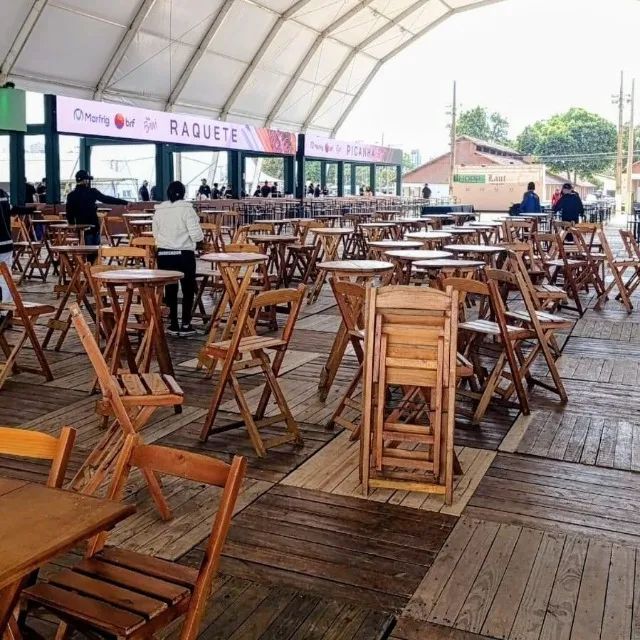 Mesa bistrô madeira com 4 cadeiras - Aluguel - Foto 3