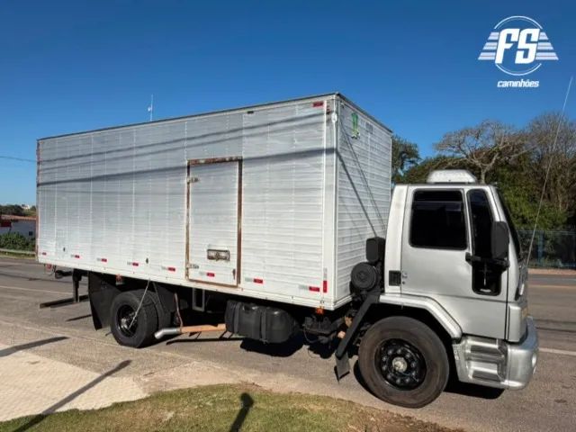 Ford Cargo 1722 4x2 Baú - Foto 4