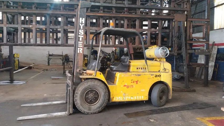 Empilhadeira hyster H70J - 3500 kg - 4,5 mts altura 