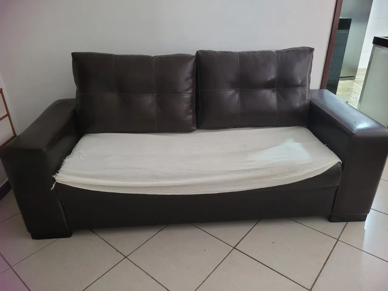 Sofá para doação, necessário reparo