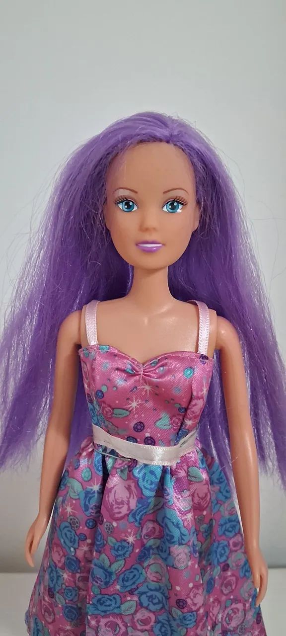 Boneca tipo barbie usada linda