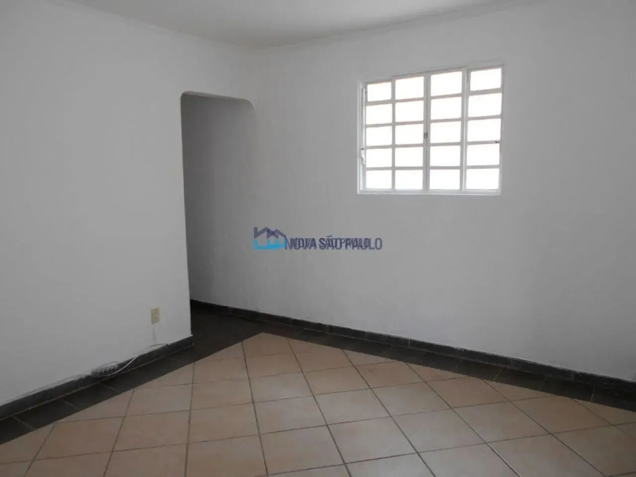 Casa no Plamalto Paulista com 02 quartos e 02 vagas de garagem.