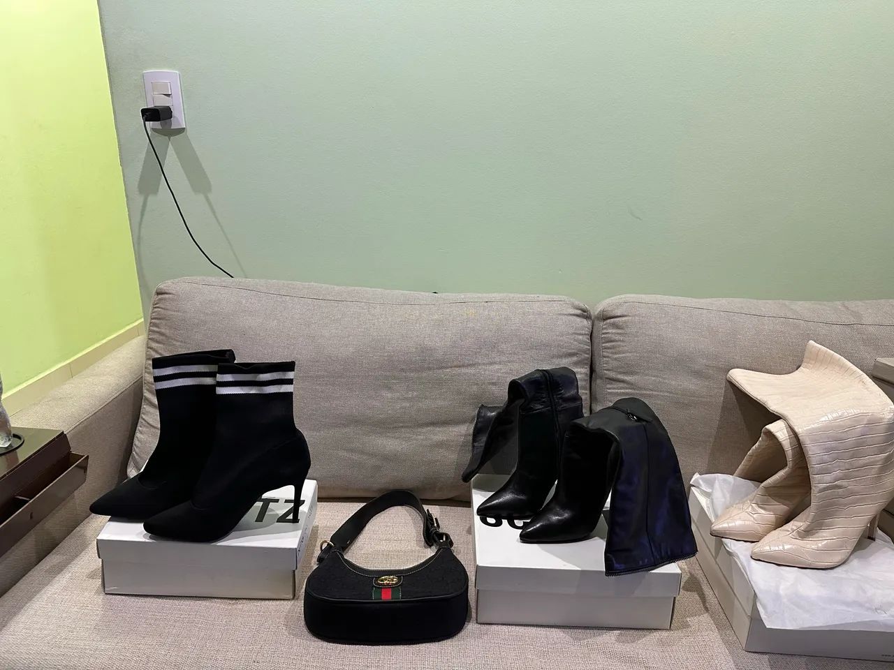 Lote de sandália e botas 