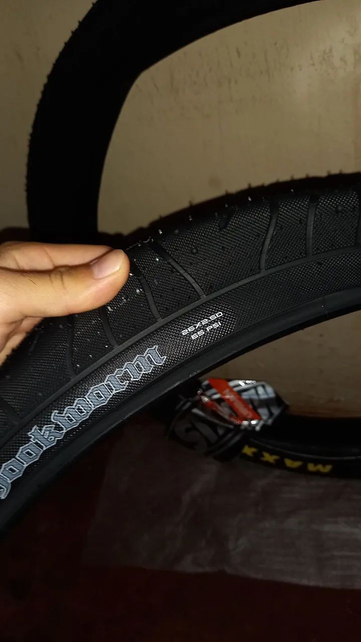  Pneus maxxis hookworm aro 26 novos  - Foto 3