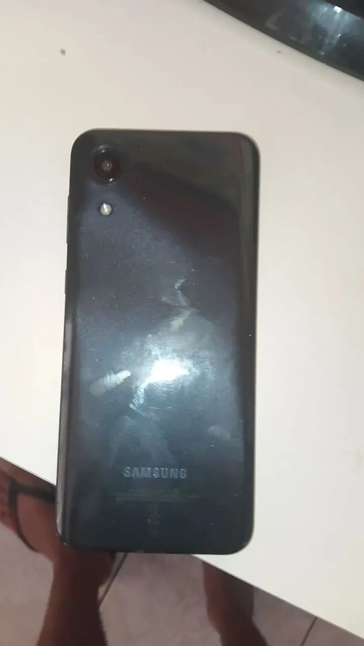 Celular Samsung A 3.  Com a tela trincada  - Foto 2