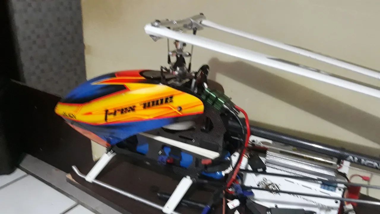 HELICOPTERO T REX 700 - Foto 3