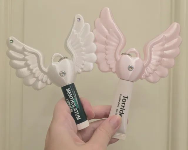 Pingente de protetor labial varinha mágica de anjo - Branca