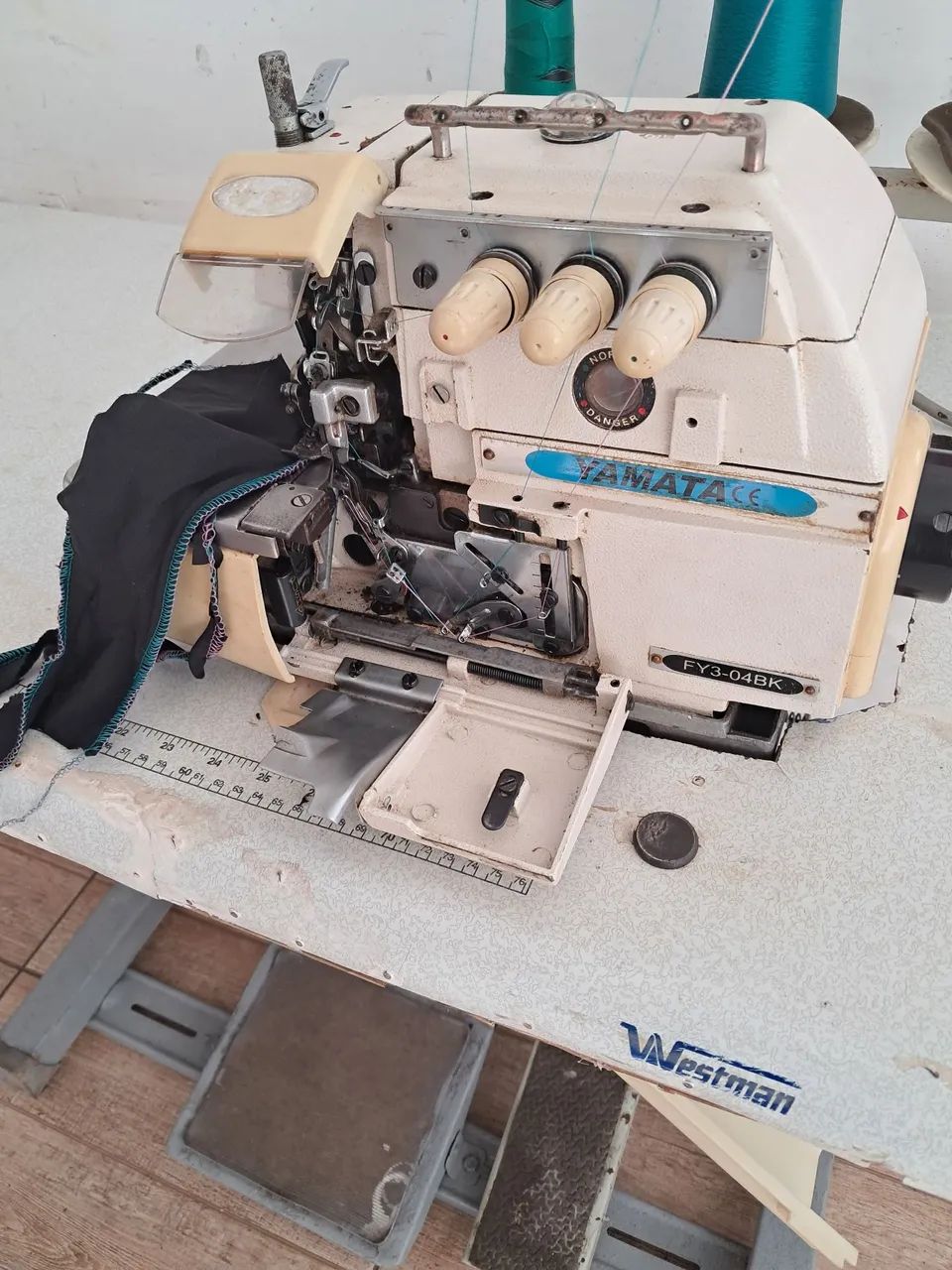 Máquina de costura overlock  - Foto 2