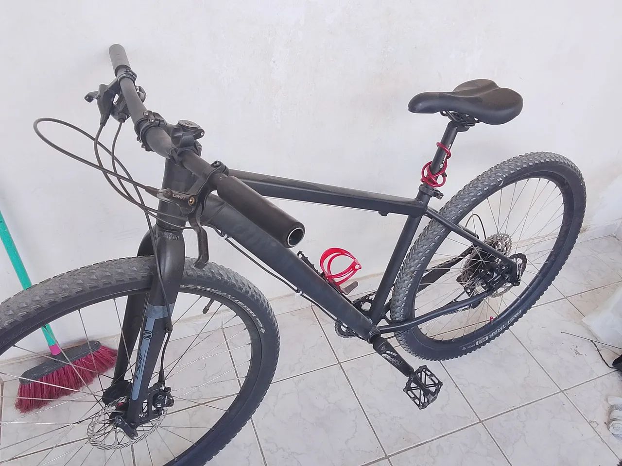 Vendo e troco bicicleta aro 29  - Foto 2
