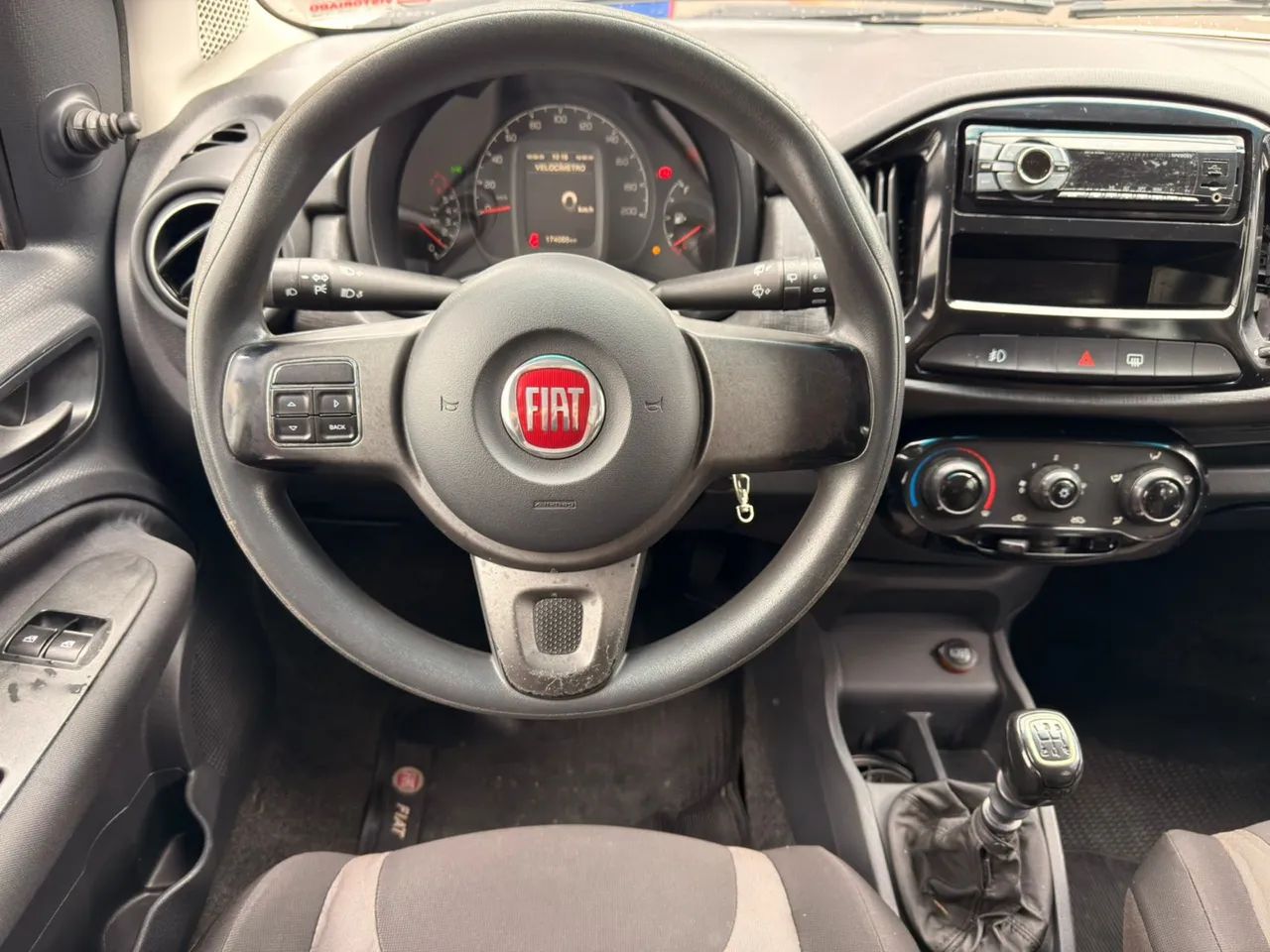 Fiat Uno WAY Celeb. 1.0 EVO Fire Flex 8V 5P 2015 - Foto 7