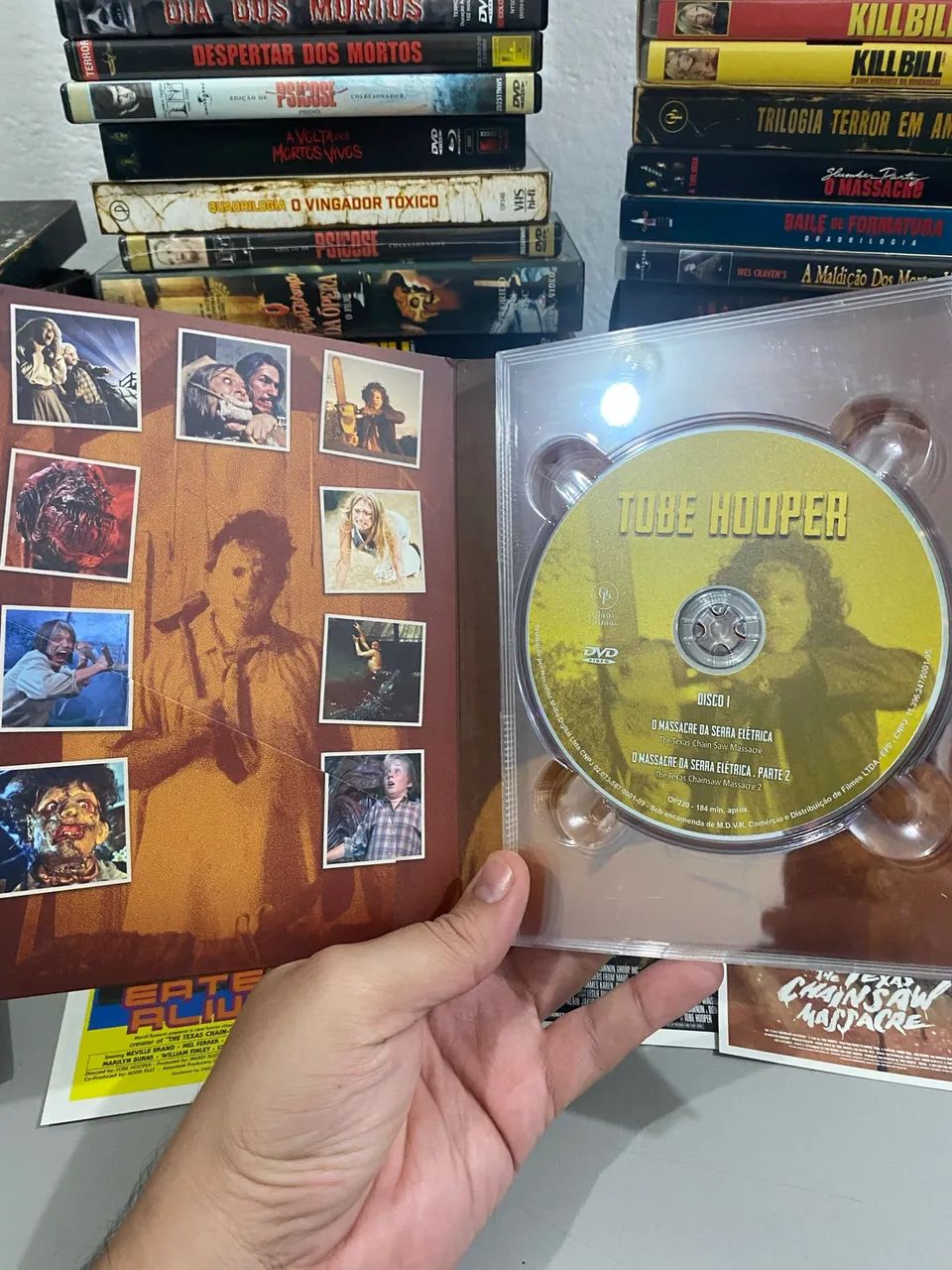 Box DVD Tobe Hooper - 2 discos 4 Cards: Massacre da Serra Elétrica  - Foto 2