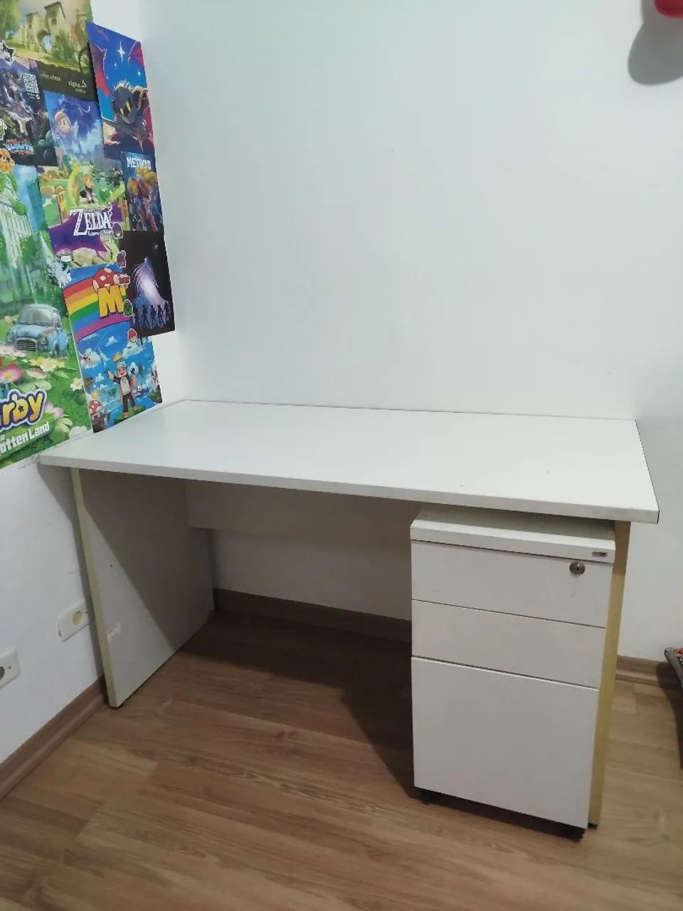 Mesa de escritório com Gaveteiro desapego