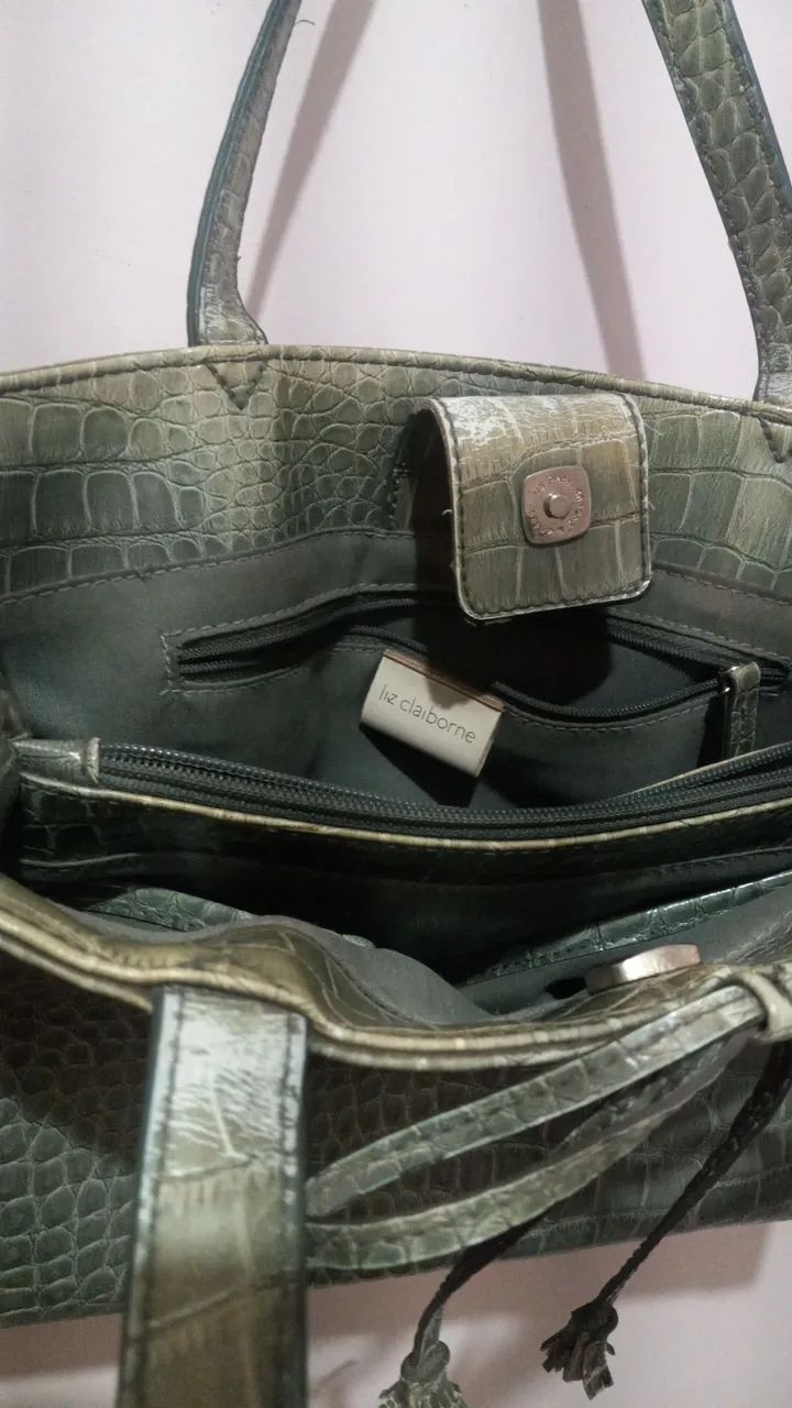 Vendo essas bolsas .A verde é importada. - Foto 3