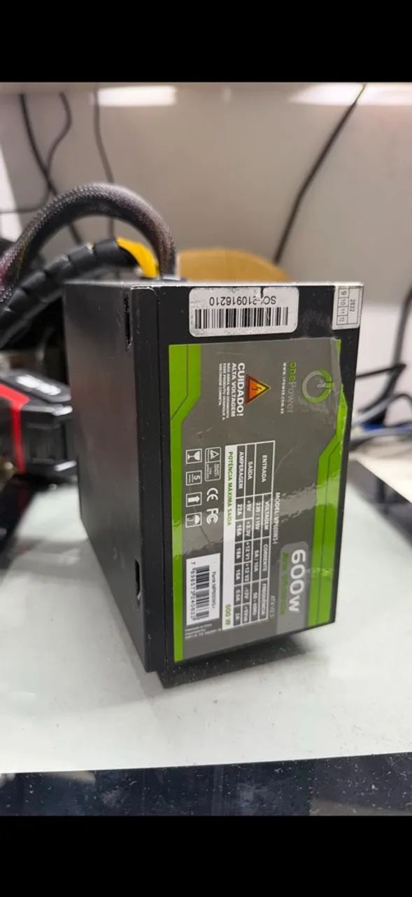 Fonte de alimentação 600W de  pc 