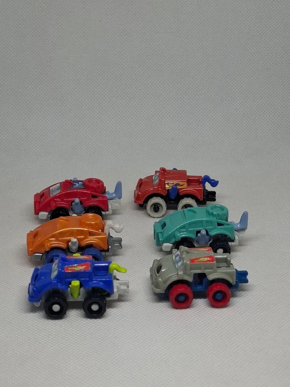 Kinder ovo  carrinhos.