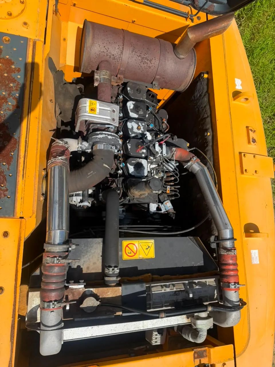 Vendo escavadeira hidráulica Hyundai 220 LC9