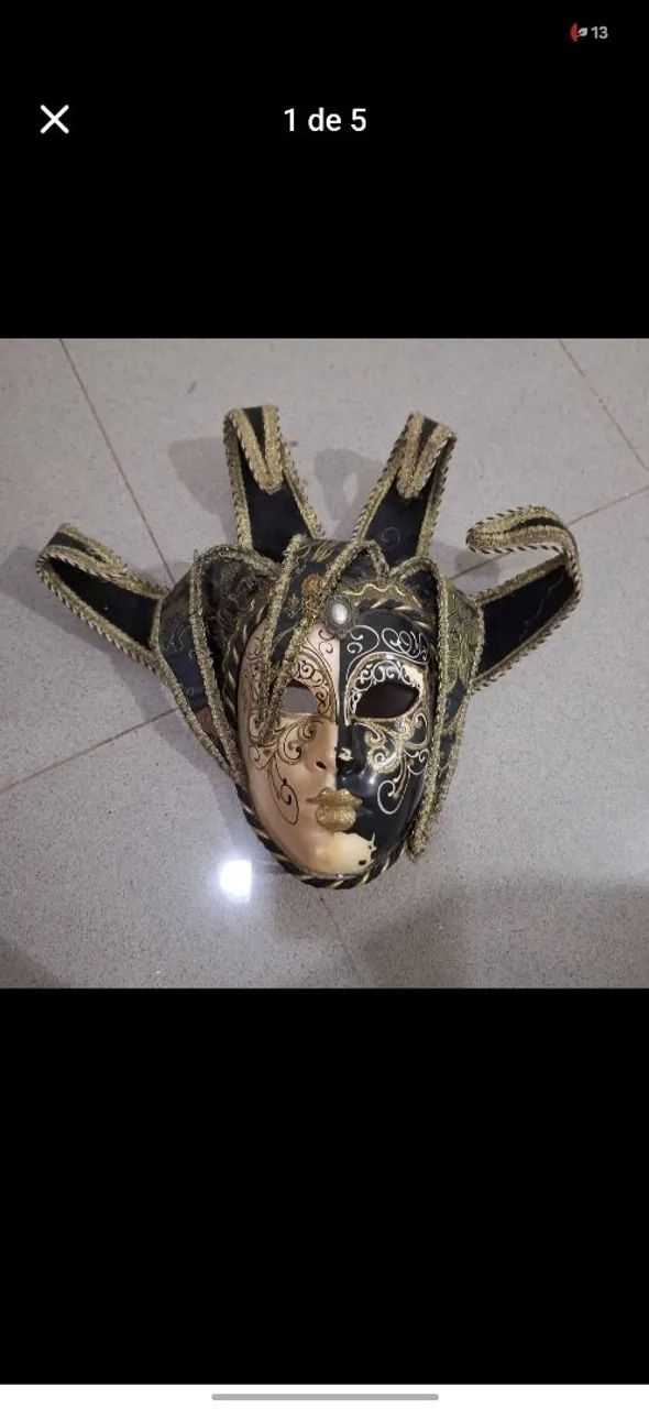 Máscara veneziana antiga original pintada a mão