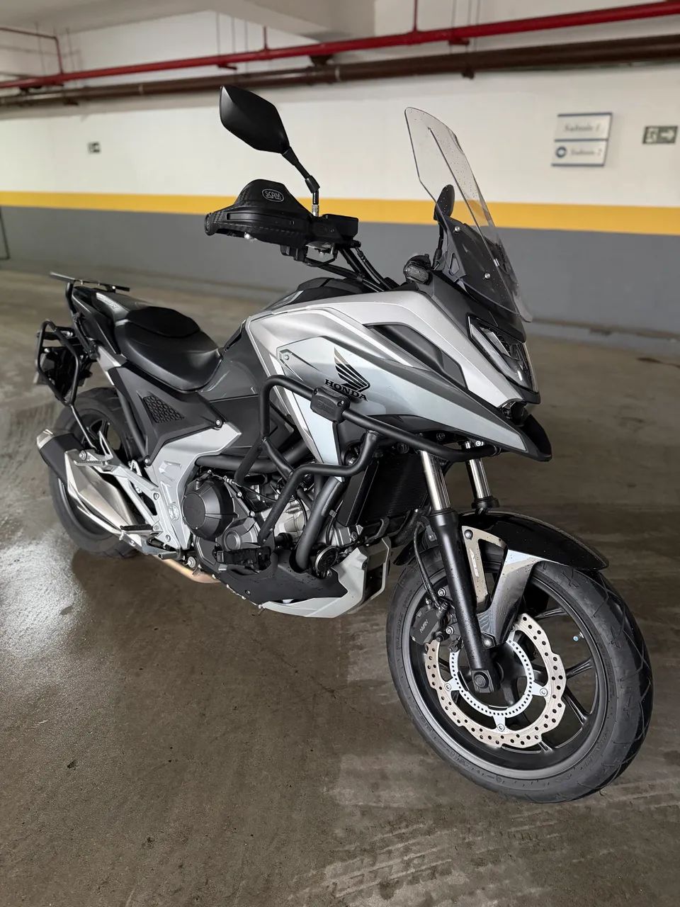 NC750X - Equipada e baixo Km