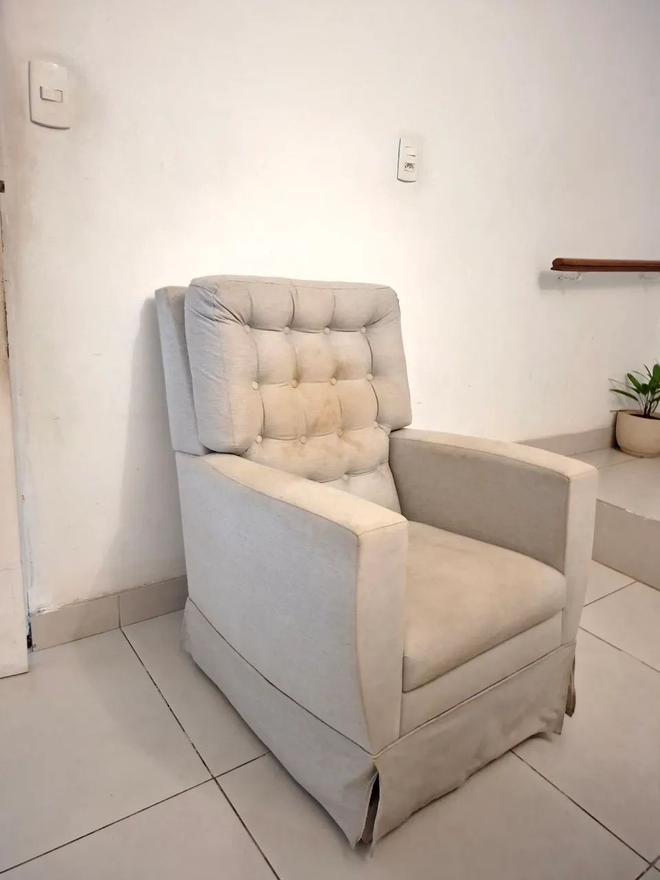 Kit Poltrona de Balanço com Botonê Linho Cinza + Puff - Foto 3