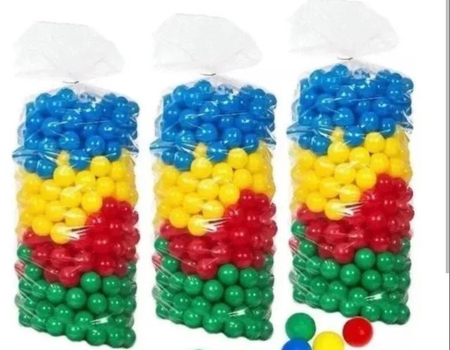  bolinhas de plástico 