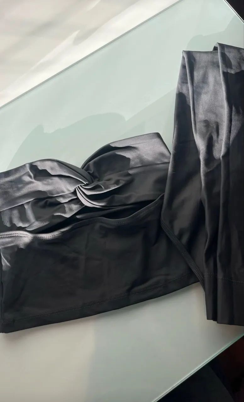 Tube top cinza escuro com mangas separadas 