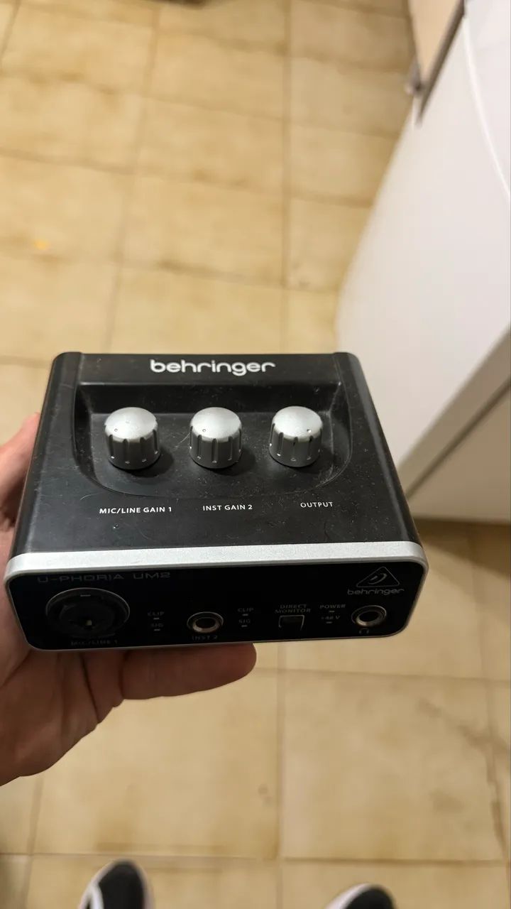 Interface de áudio behringer um2 