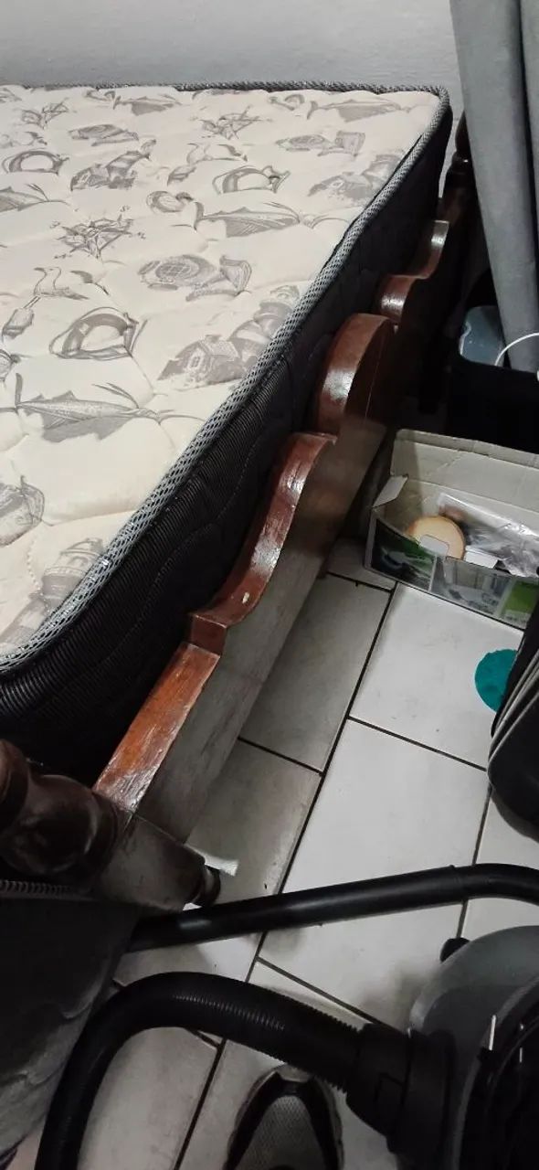 Cama solteiro madeira maciça com colchão pouco uso - Foto 2