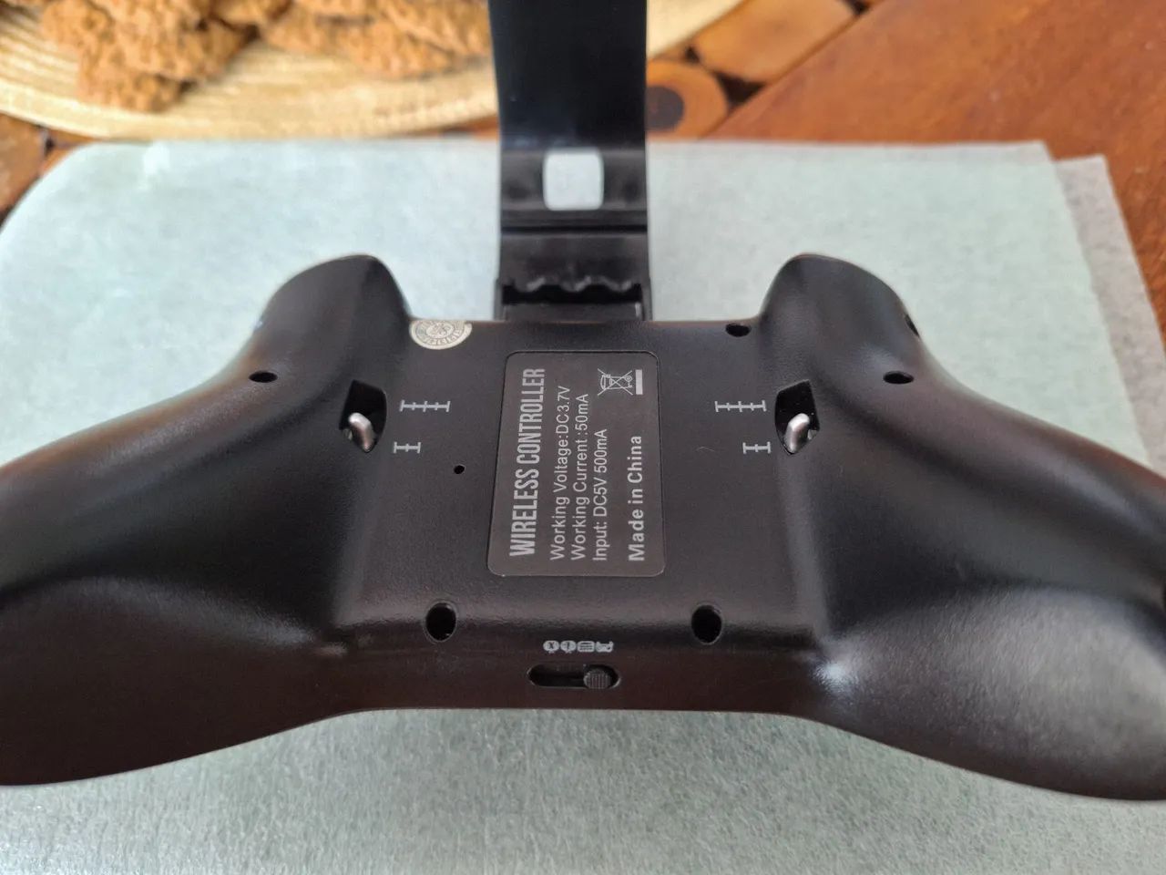 Controle Bluetooth iluminado, vibração e com suporte para celular  - Foto 3