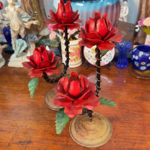 PAR DE PORTA-VELAS EM FERRO ROSAS - Foto 2
