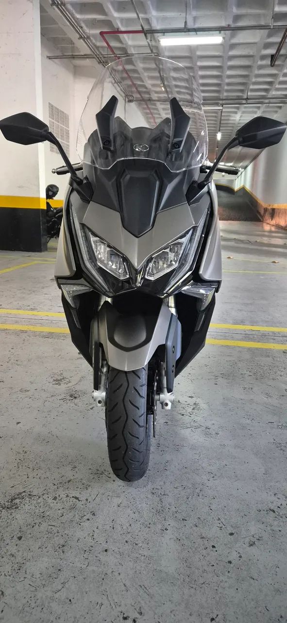 Scooter ak 550 premium 