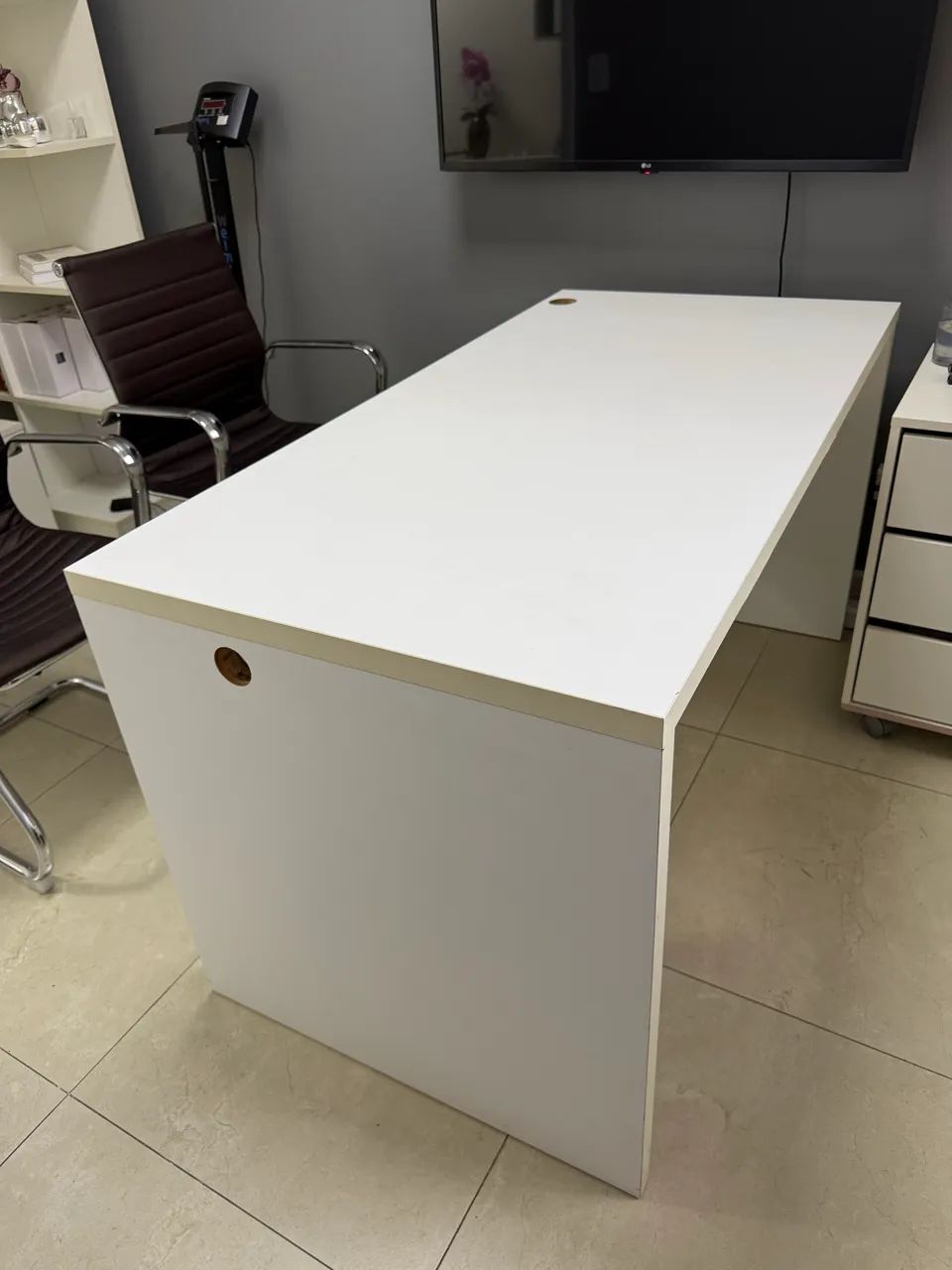 Mesa branca para escritório e atendimentos   - Foto 2