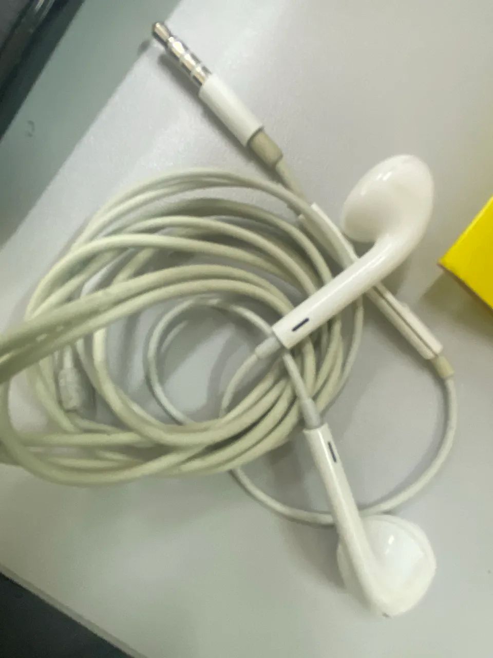 Fone de ouvido para retirada de peças 