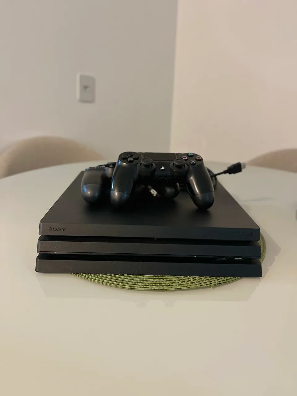 PS4 Pro 1TB + 2 Controles  | Excelente Estado - Foto 4
