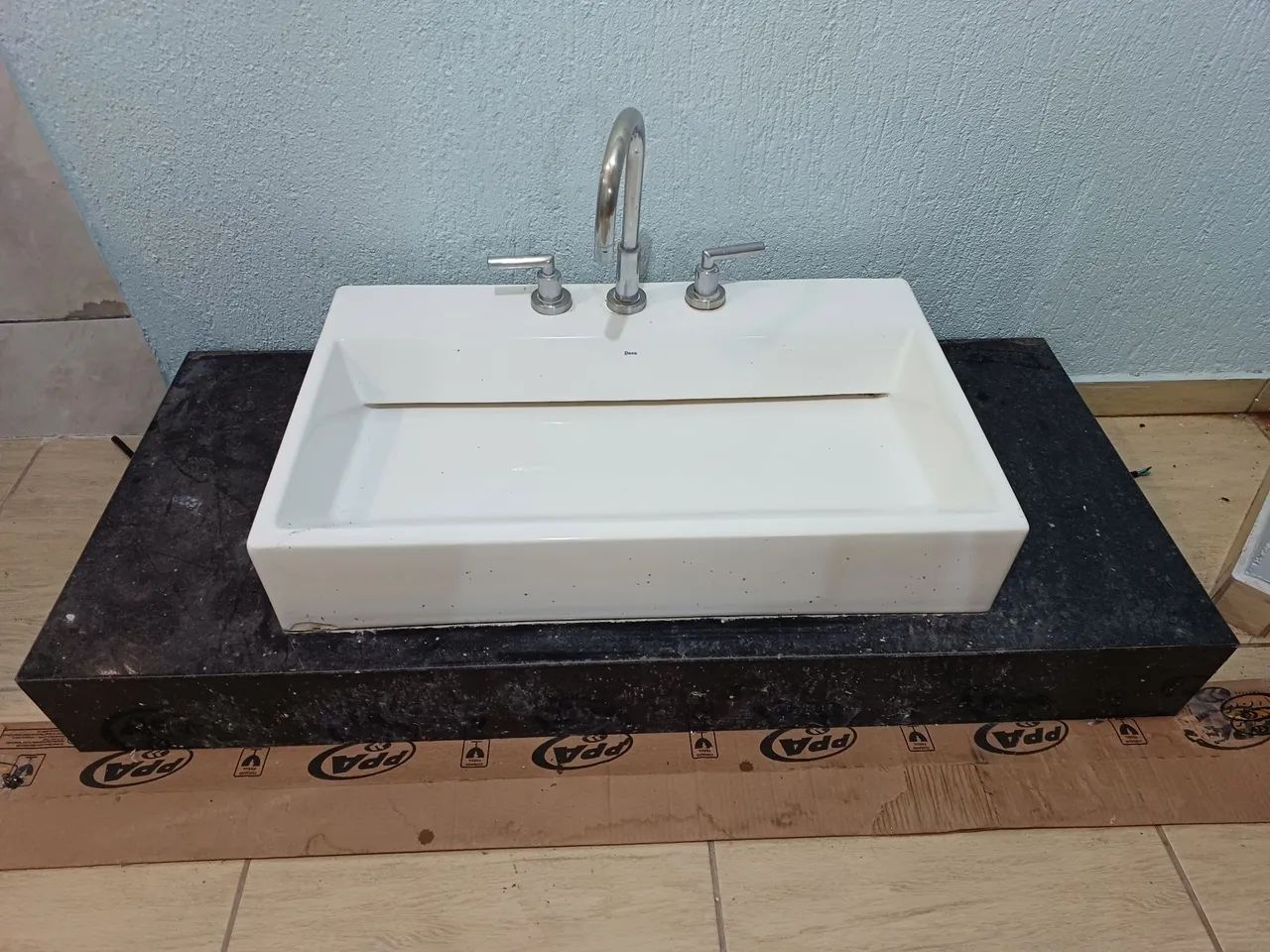 Cuba/lavabo/pia Deca grande acompanha torneira e base de mármore 