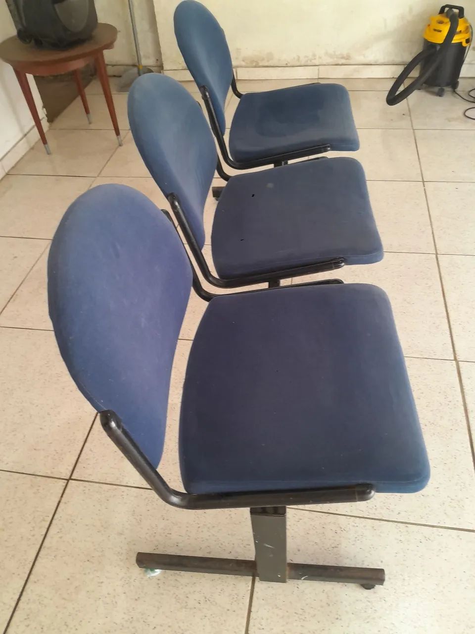 Vendo um de cadeira de três acento  - Foto 2