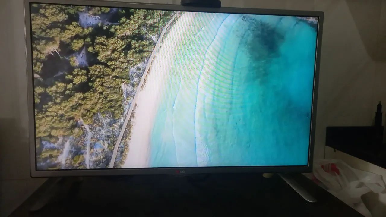 Vendo uma tv lg 32 polegadas smart funcionando perfeitamente  - Foto 4