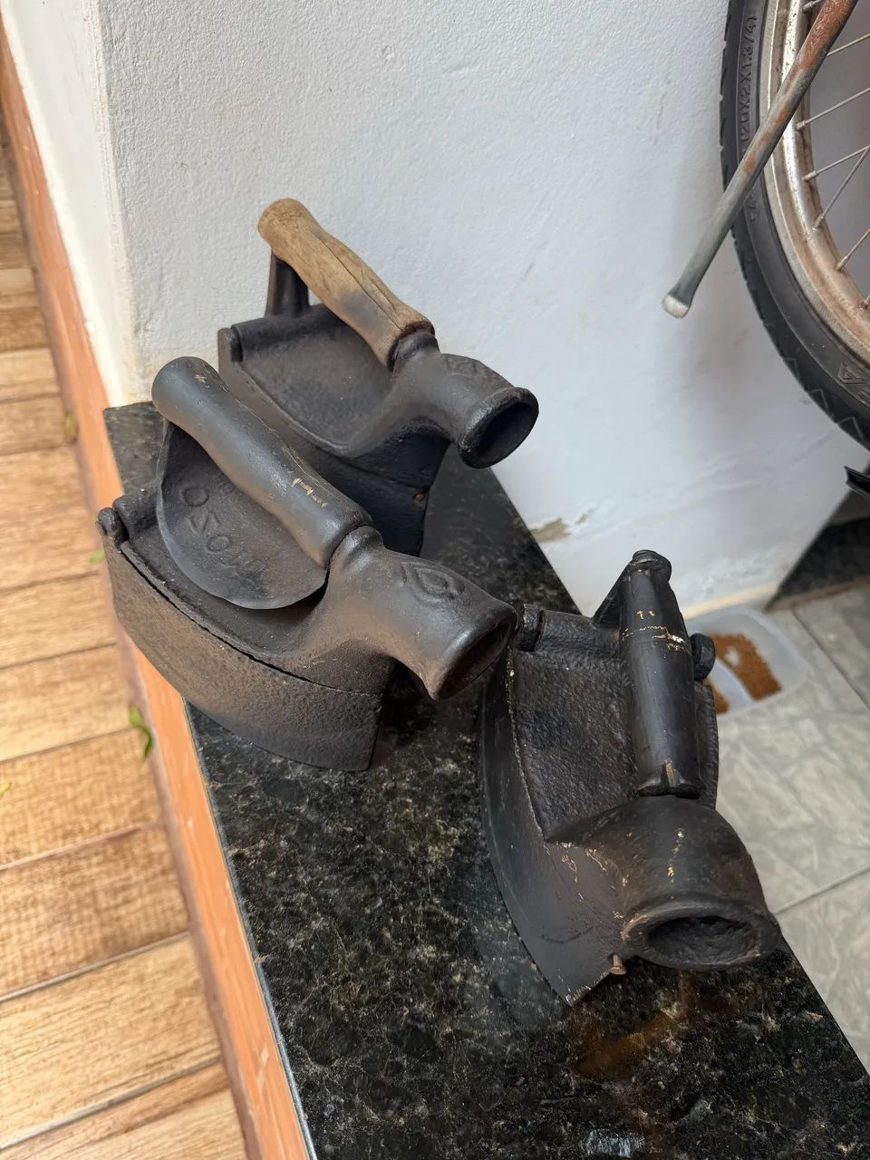 Ferro antigo a brasa decoração 
