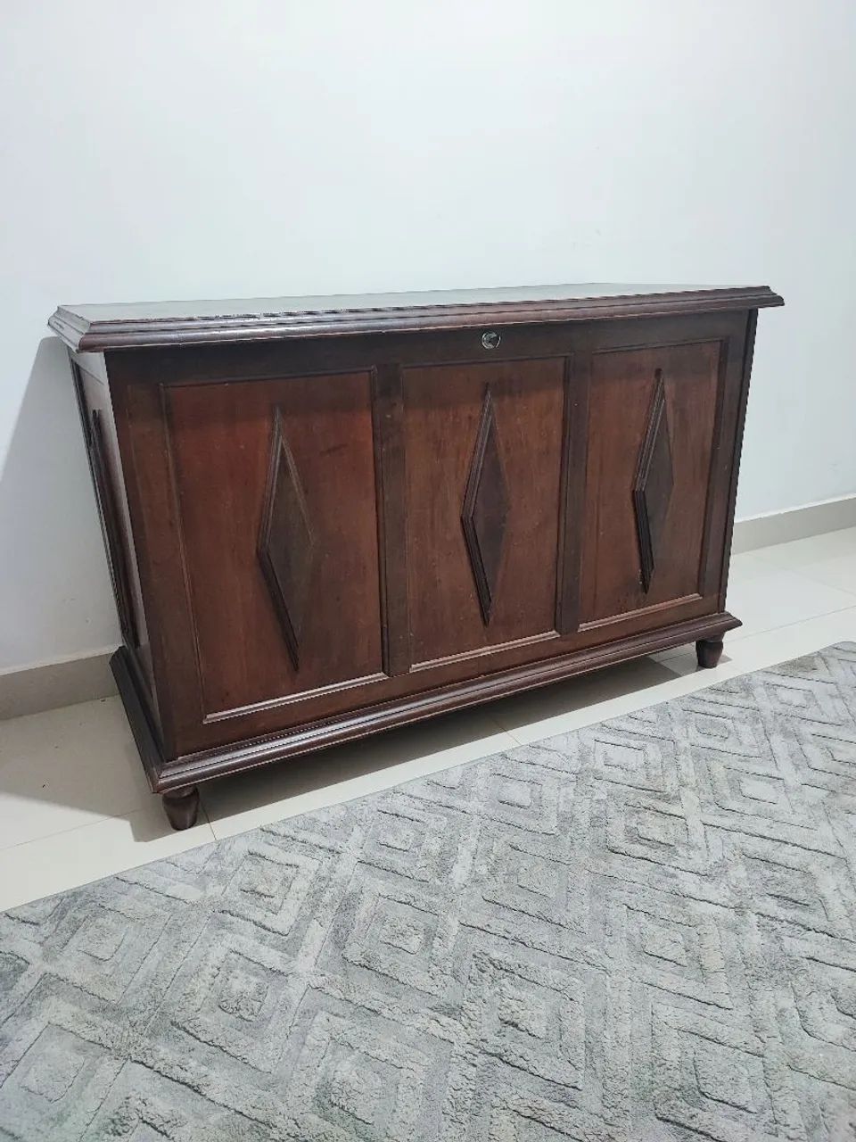 Baú antigo medidas, comprimento 1,30  largura 60cm altura, 80cm