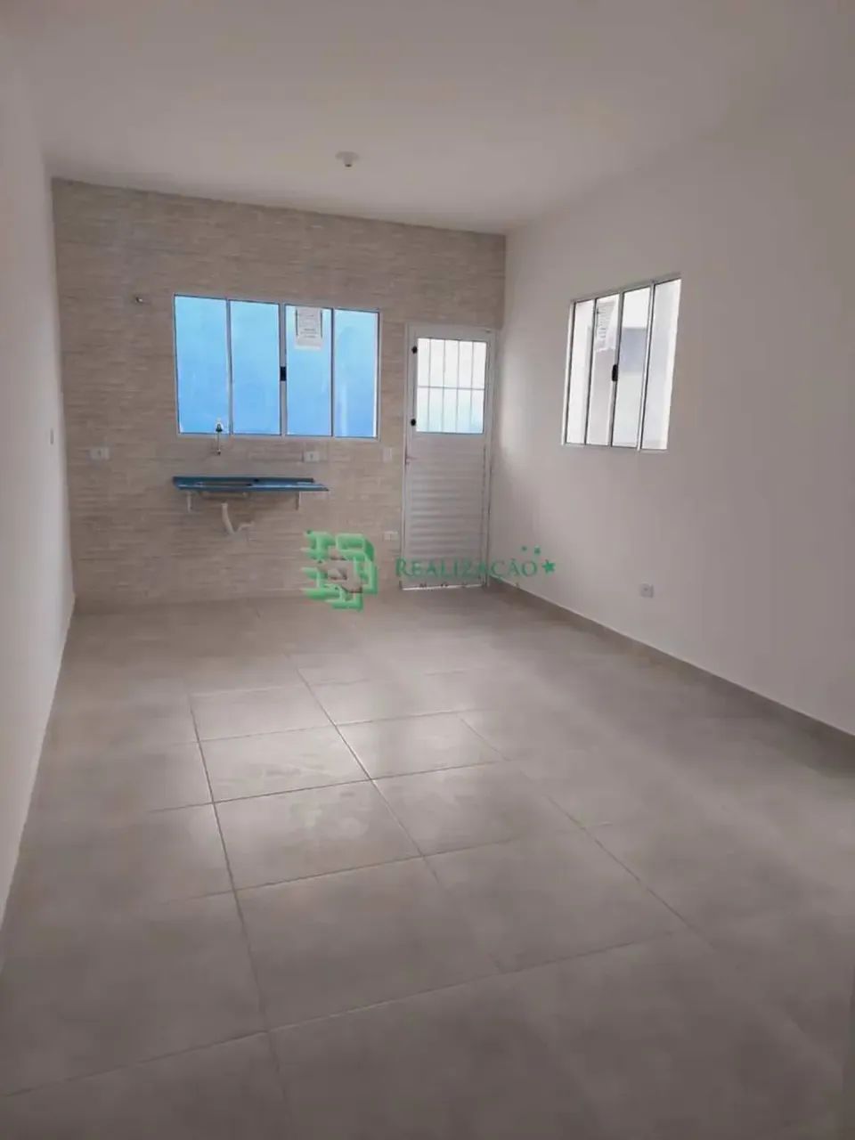 CASA COM CERCA ELÉTRICA E PISCINA - Foto 4