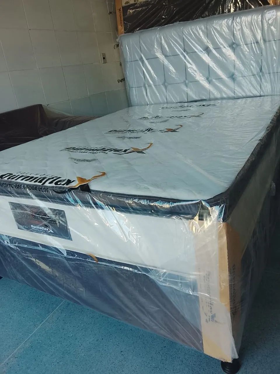 Cama box pilow, com 10cm de espuma embutida 