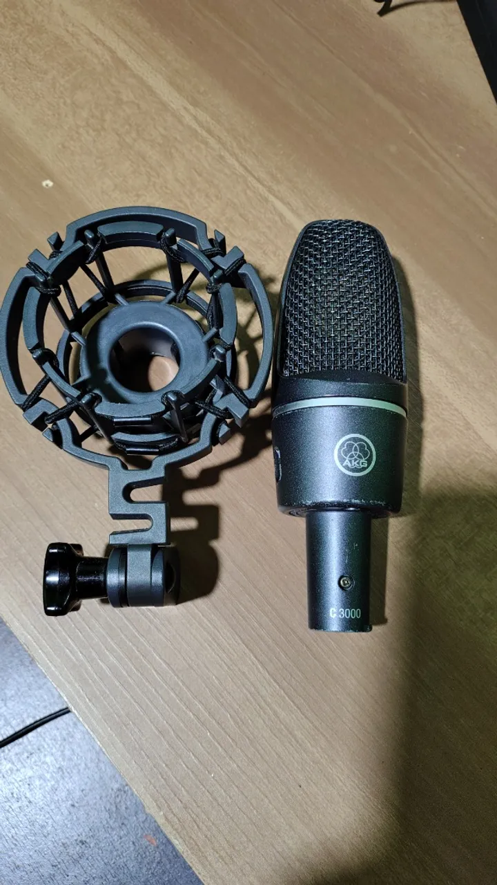 Case akg c214 Venda ou Troco por Memoria ddr 4 de 4 ou 8 giga