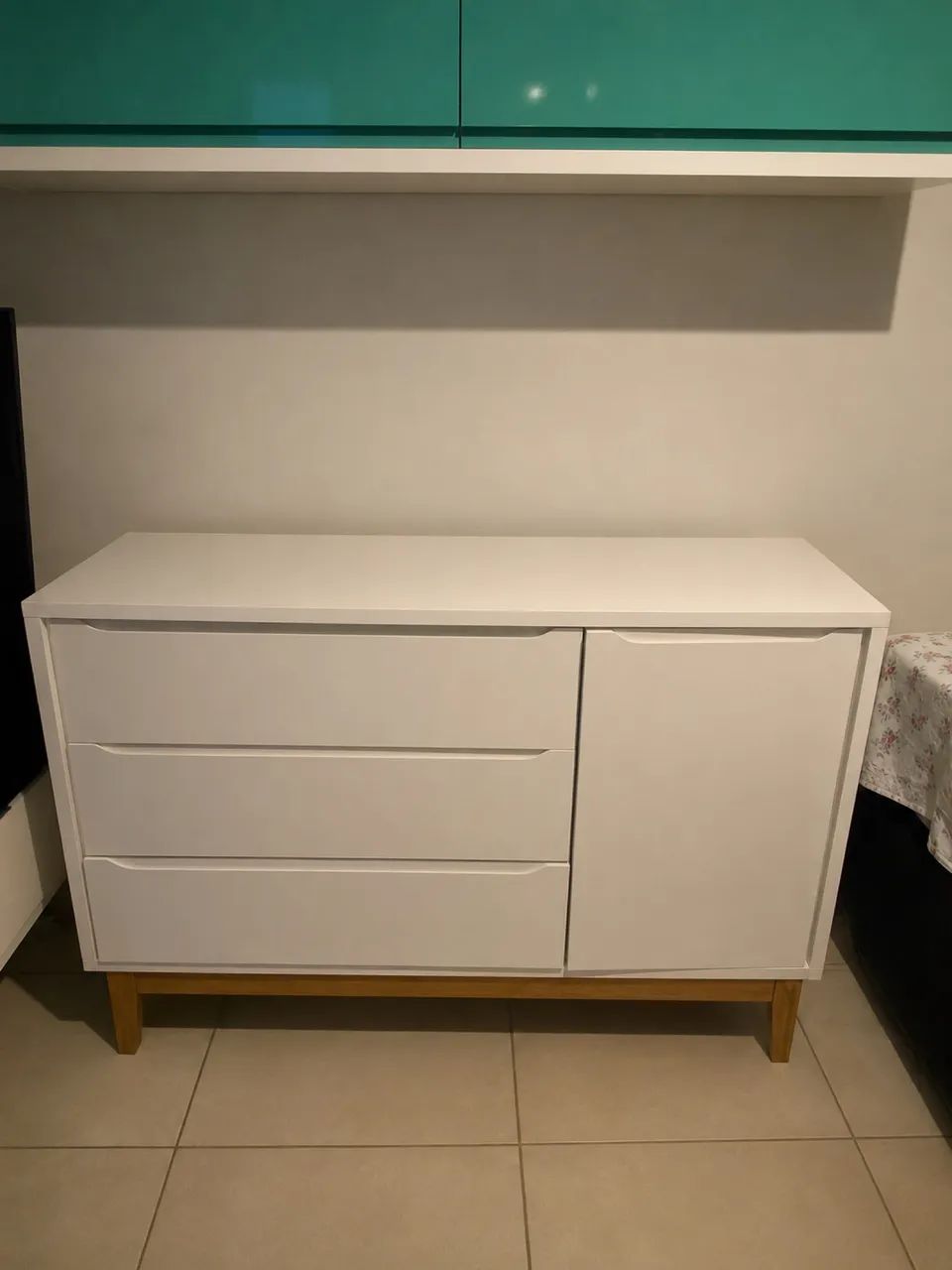 Cômoda semi nova 